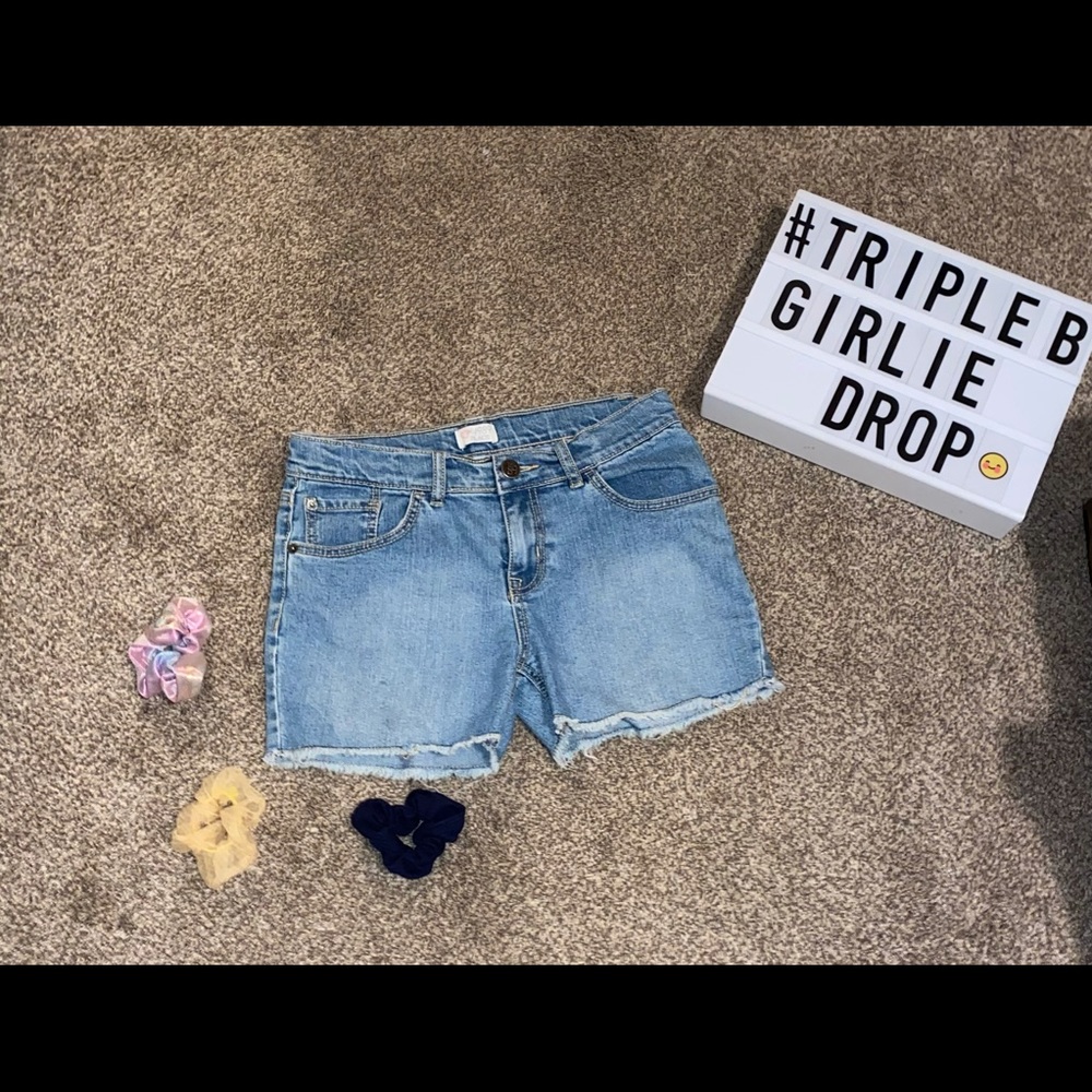 Light Wash Jean Shorts with Embroidered Hearts